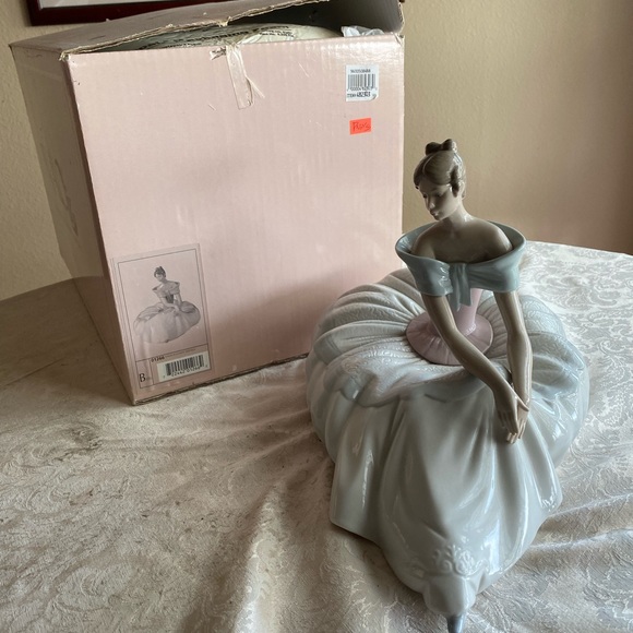 RETIRED NAO by LLADRO - Picture 5 of 8